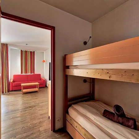 Ascender: Riviere Apartment