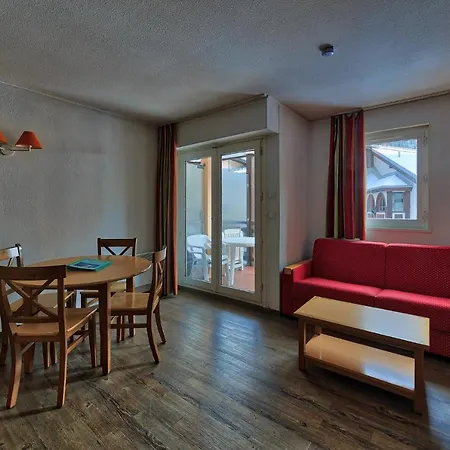 Ascender: Riviere Apartment *